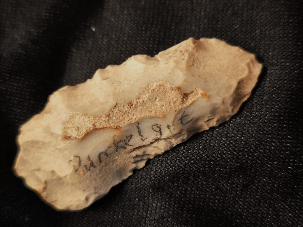 Spitze aus Feuerstein, und Flachhacke, Neolithikum, bei Regensburg