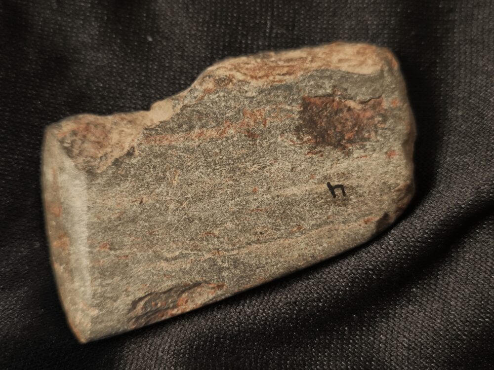 Spitze aus Feuerstein, und Flachhacke, Neolithikum, bei Regensburg