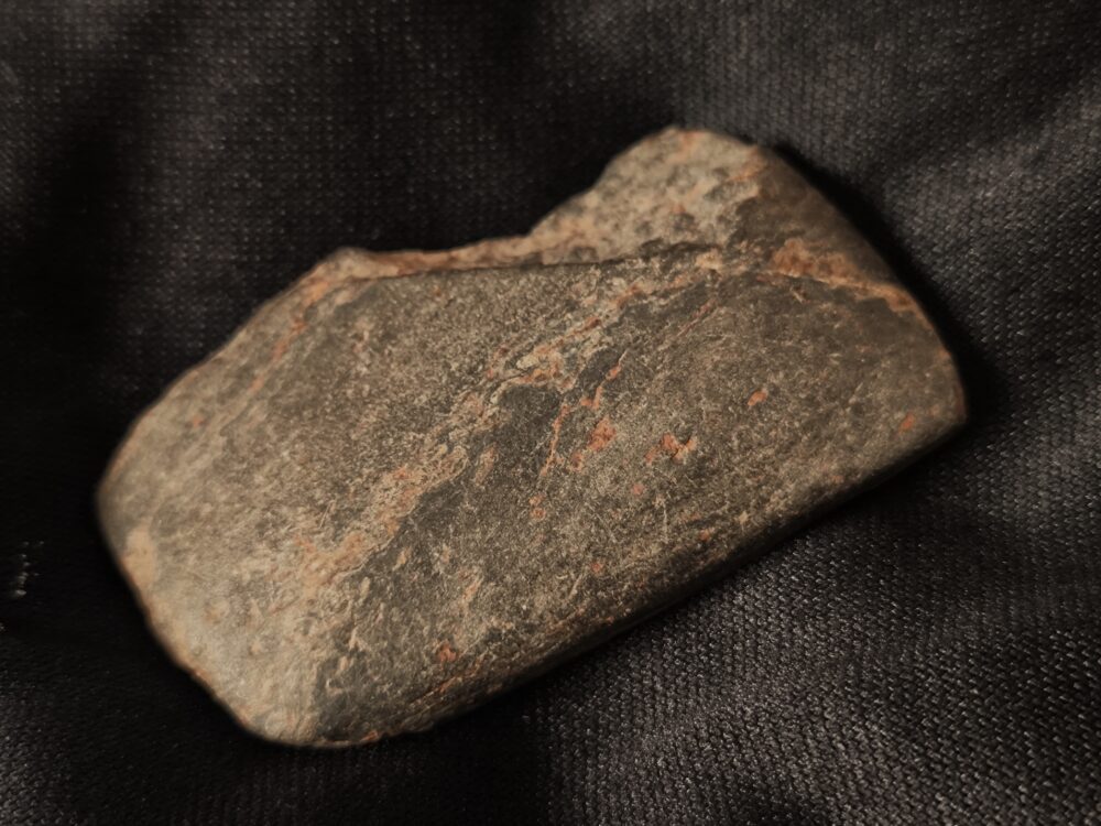 Spitze aus Feuerstein, und Flachhacke, Neolithikum, bei Regensburg